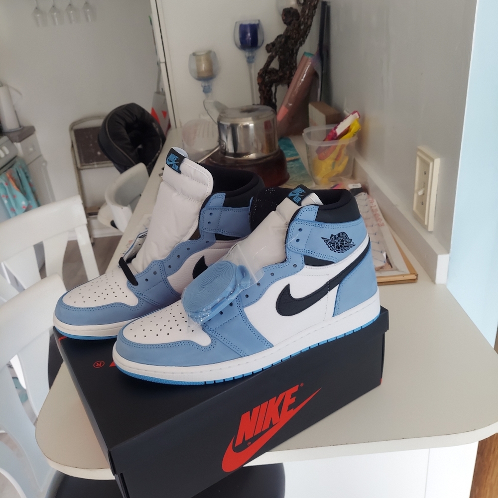 Air jordan university retro 1s